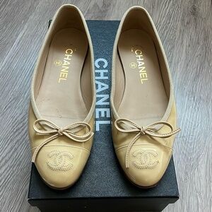 Chanel patent calfskin ballerina flats size 5